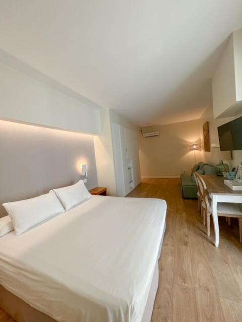 Hotel & Apartaments Thalassa Sport & Spa Roses Exterior photo