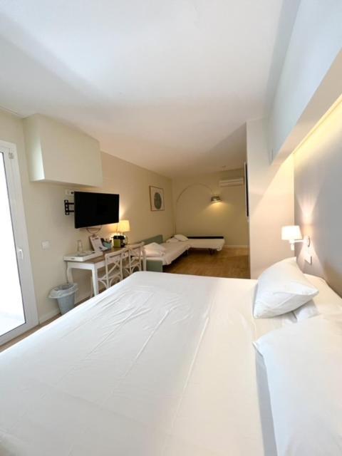 Hotel & Apartaments Thalassa Sport & Spa Roses Exterior photo